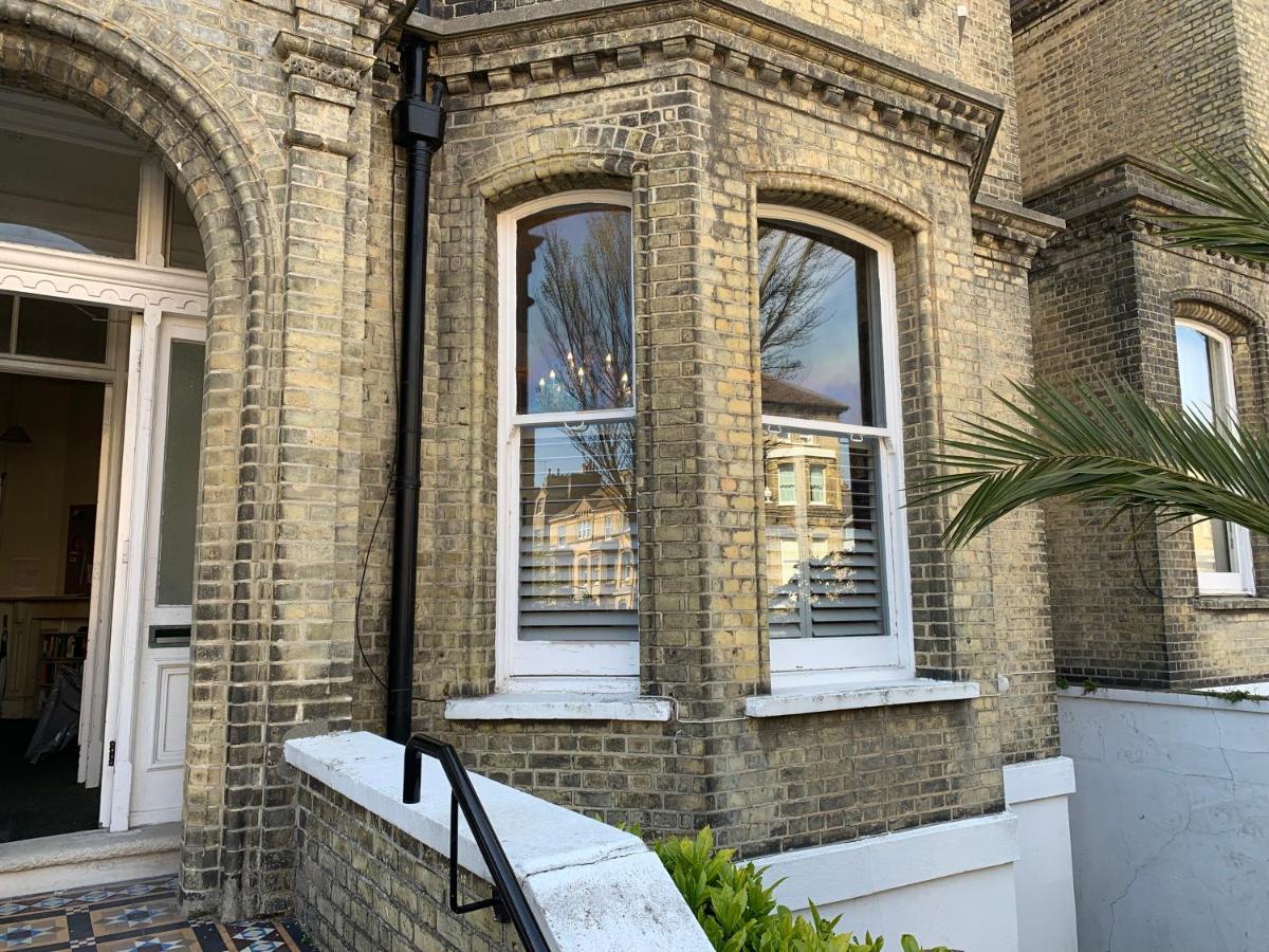 Appartement Vibrant Bohemian Seafront Flat à Hove Extérieur photo