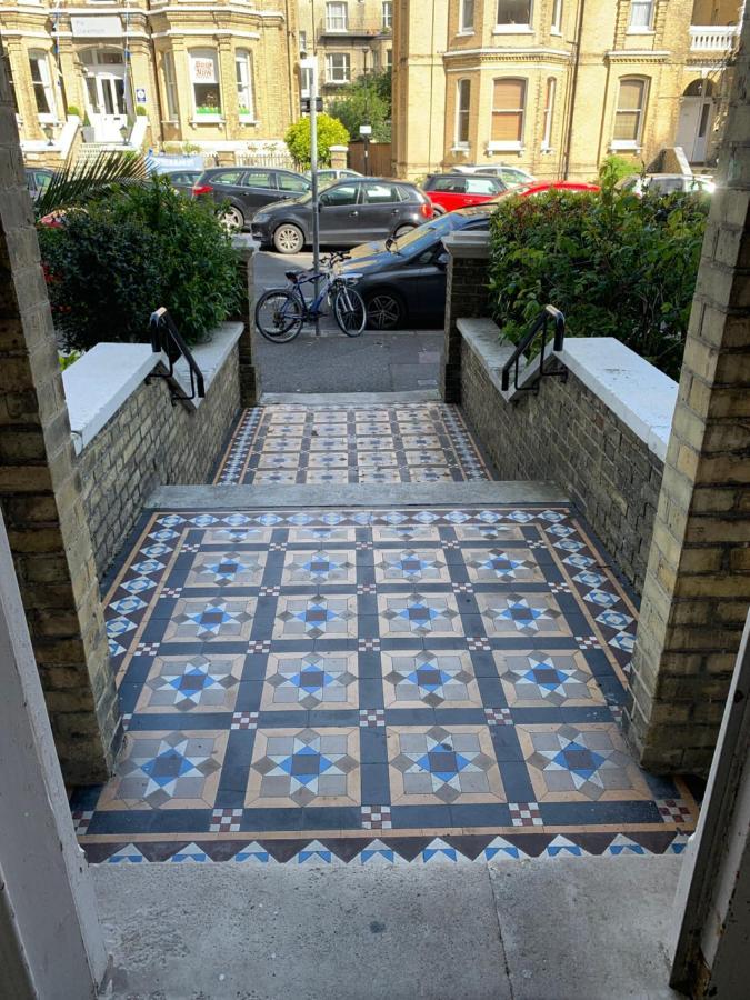 Appartement Vibrant Bohemian Seafront Flat à Hove Extérieur photo